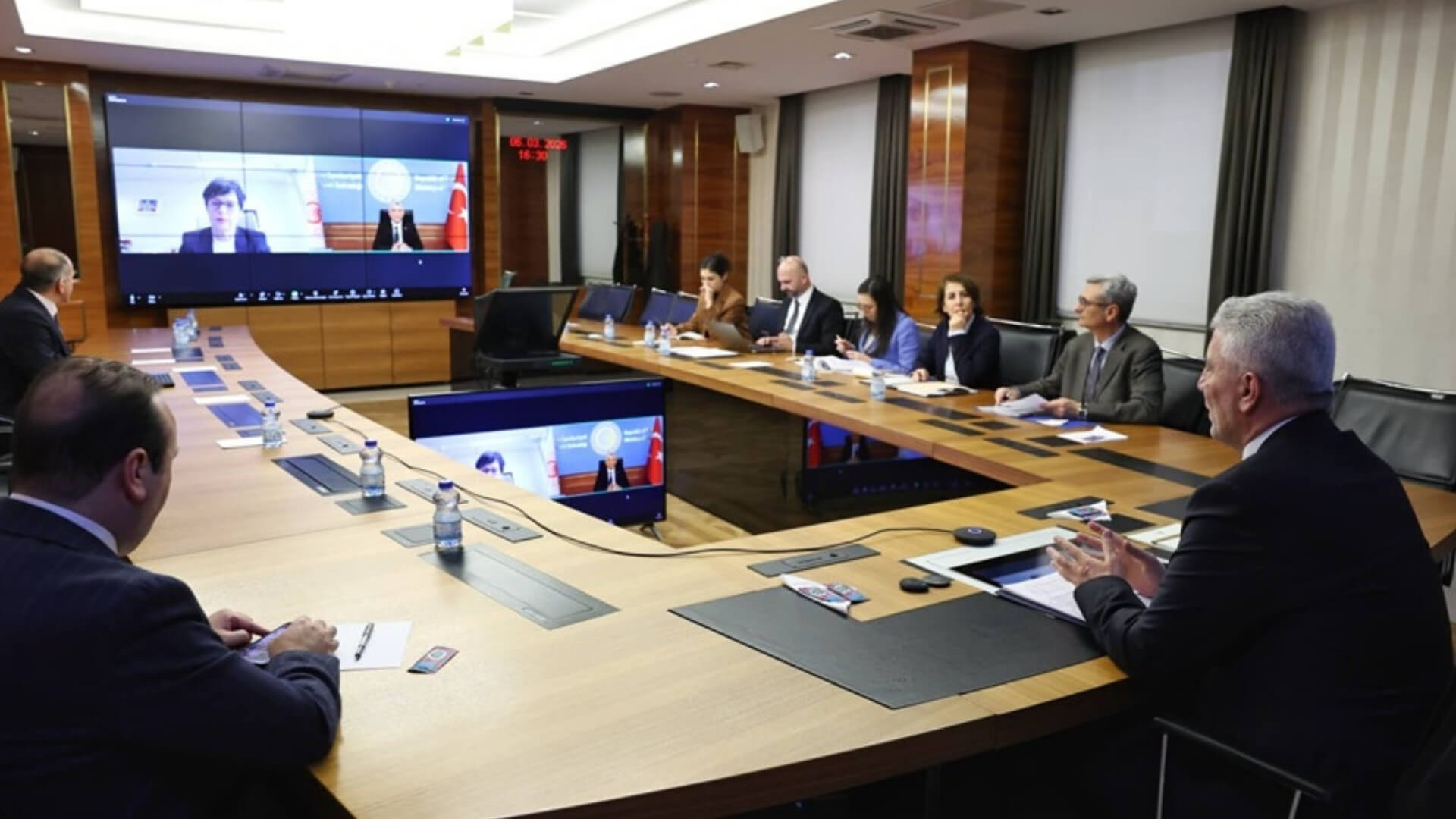 Ticaret Bakanı Ömer Bolat, AB Komisyonunun Genişlemeden Sorumlu Üyesi Marta Kos ile Görüştü