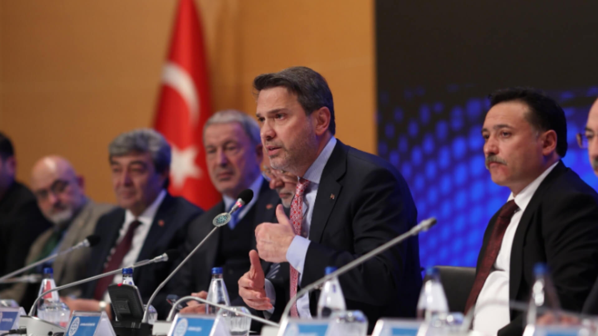 Türkiye'nin Uzun Dönemli Yeni Enerji Mimarisi Üzerinde Çalışıyoruz